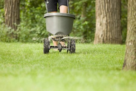 Garden Tractor Spreader to Spread Lawn Fertilizer, Weed Killers