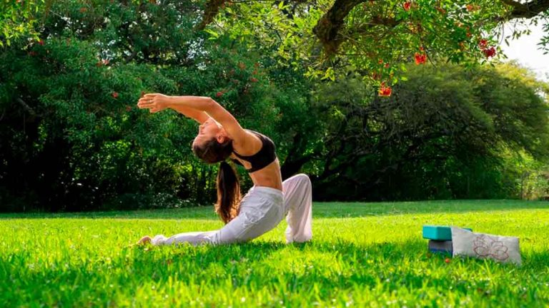 6 Benefits, Methods and Precautions of Practicing Poorna Chandrasana Yoga